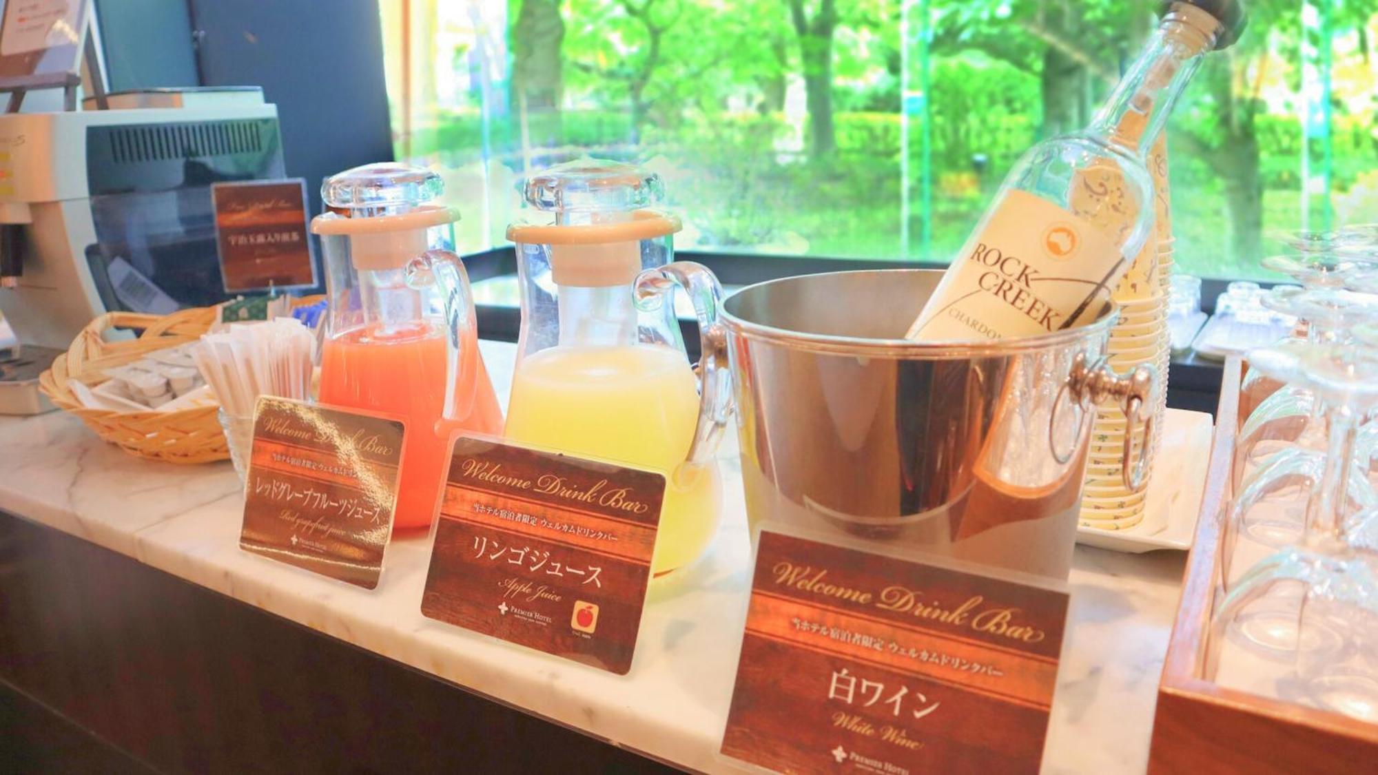 Premier Hotel Nakajima Park Sapporo Bagian luar foto A selection of Japanese cocktails