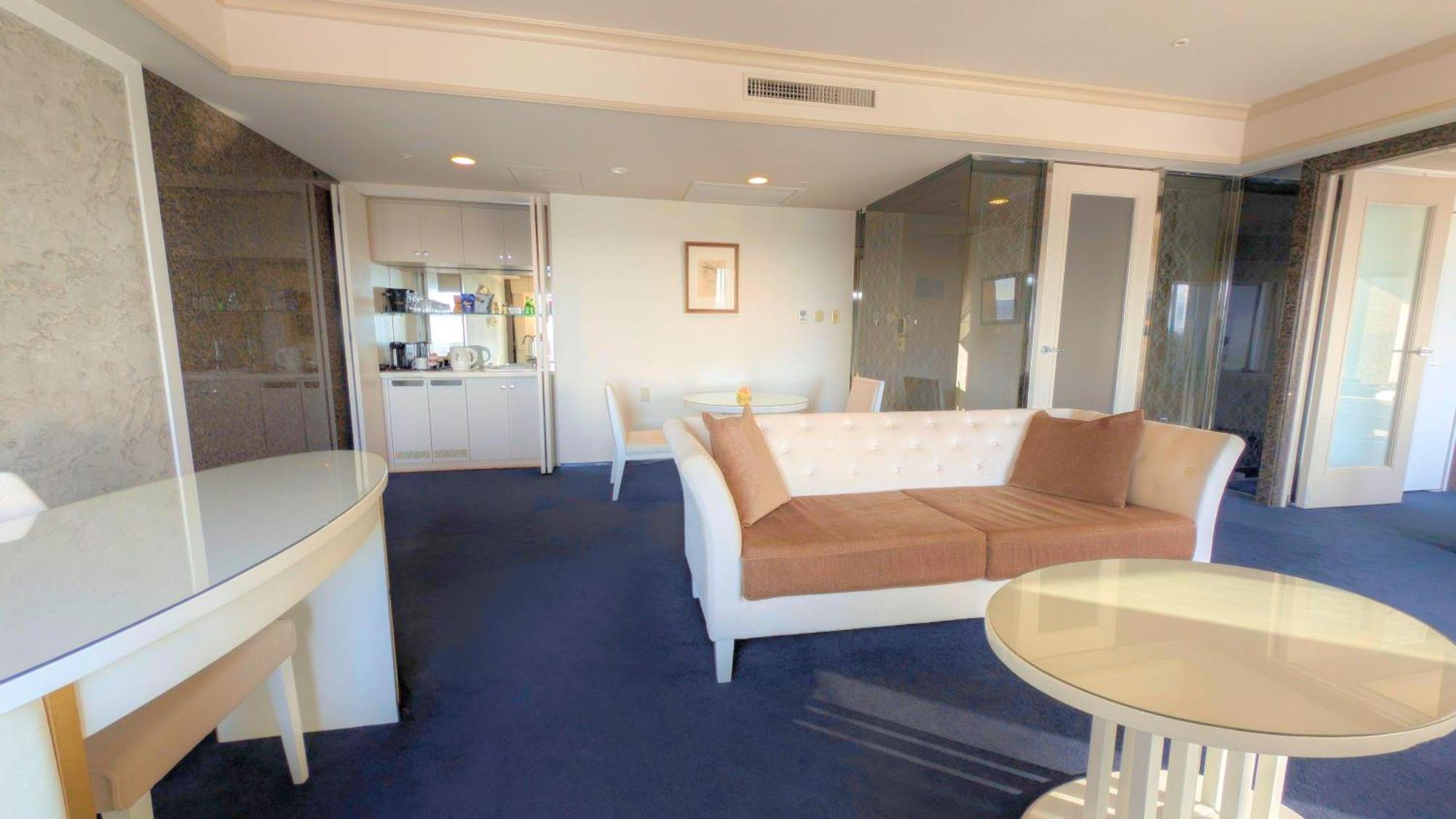 Premier Hotel Nakajima Park Sapporo Bagian luar foto A suite at the hotel